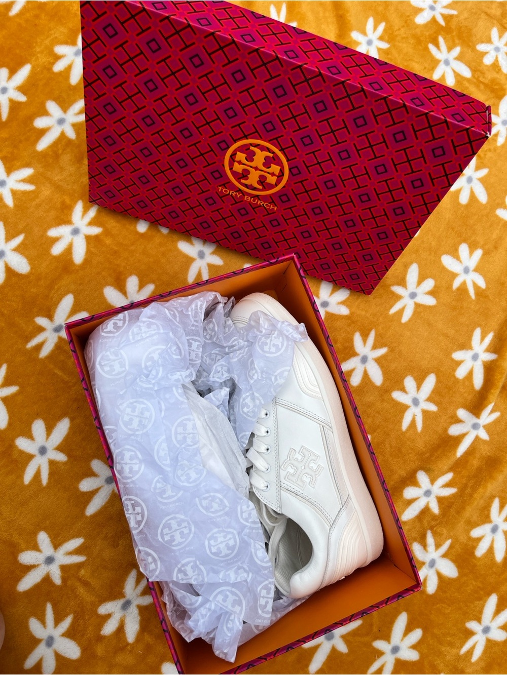 NEW NIB Tory Burch Clover Court Sneaker in Titanium White Size 10 Nappa Leather - Picture 8 of 16